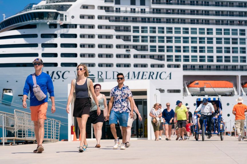 Recibe José Luis Chacón al crucero MSC World&nbsp;America