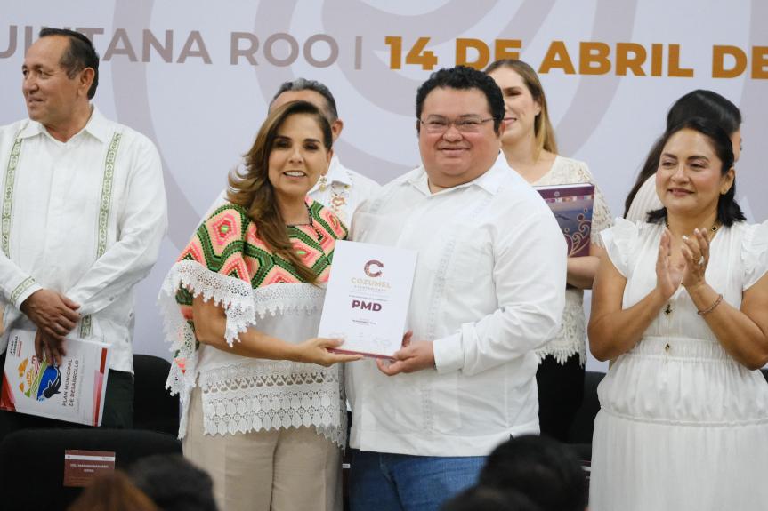 Junto a Mara Lezama Chacón cumple con la entrega del Plan Municipal para el desarrollo, justicia y bienestar&nbsp;social