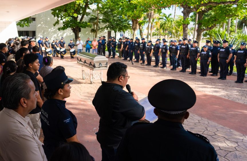 Rinden homenaje póstumo al subdirector de Tránsito, Telly Robert Camal&nbsp;Hau