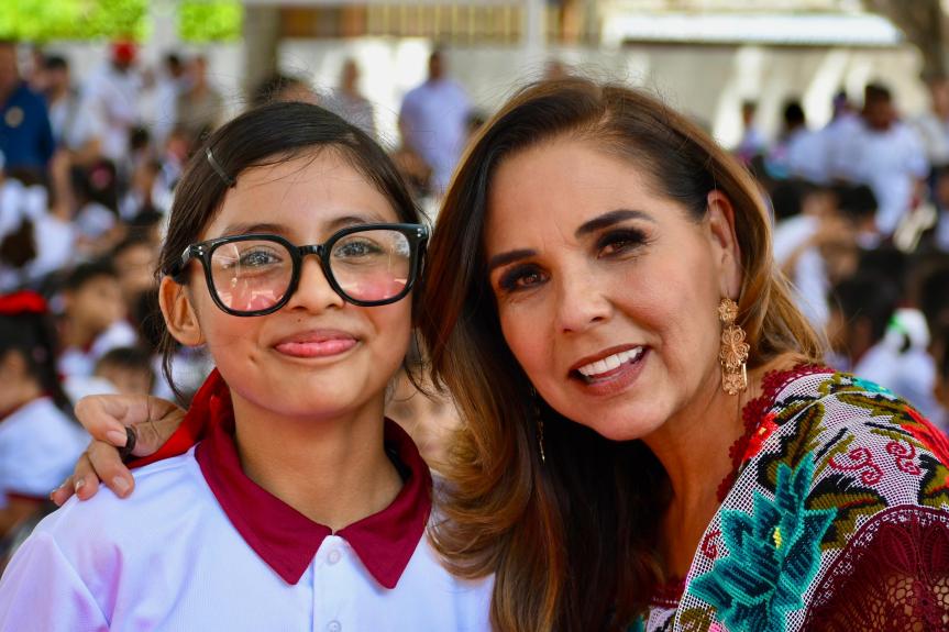 Entrega Mara Lezama nuevo domo en primaria “Guadalupe Victoria”, de la colonia Lagunitas en&nbsp;Chetumal