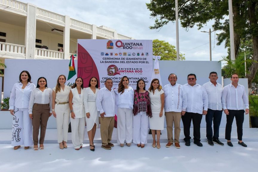 Presidente Municipal José Luis Chacón Méndez asiste a la sesión solemne por el 51 aniversario de Quintana&nbsp;Roo