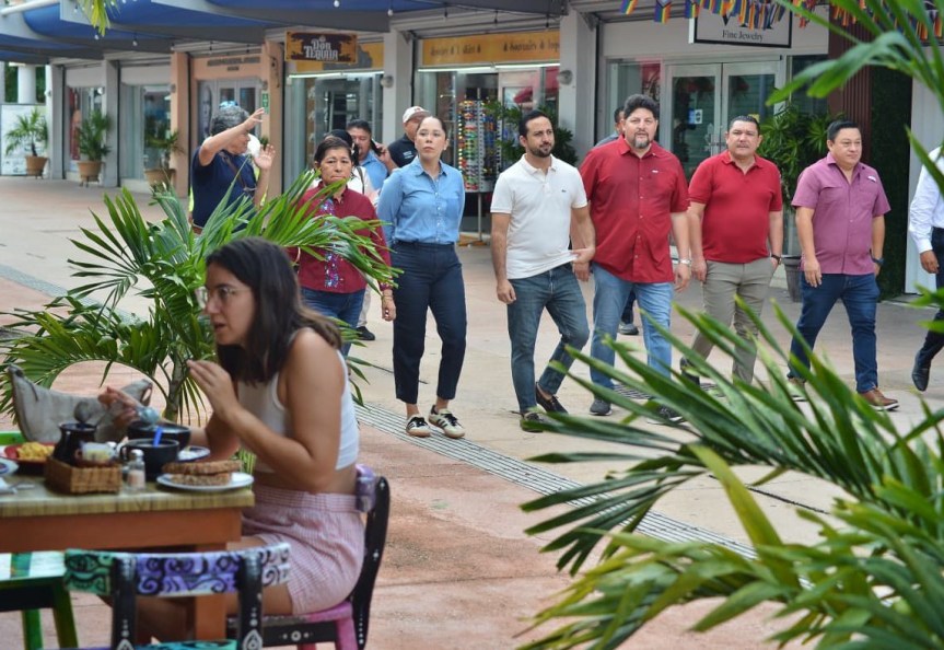 Gobierno de Cozumel supervisa trabajos de mejora en parque Benito&nbsp;Juárez