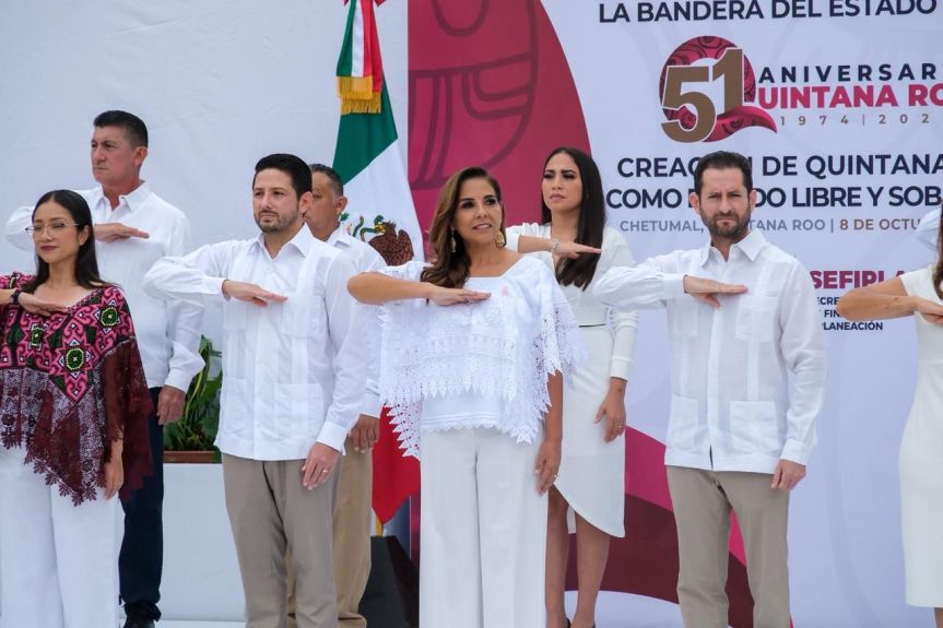 En el 51 aniversario de Quintana Roo, Mara Lezama resalta la transformación que impulsa bienestar y prosperidad compartida en el Izamiento de&nbsp;Bandera
