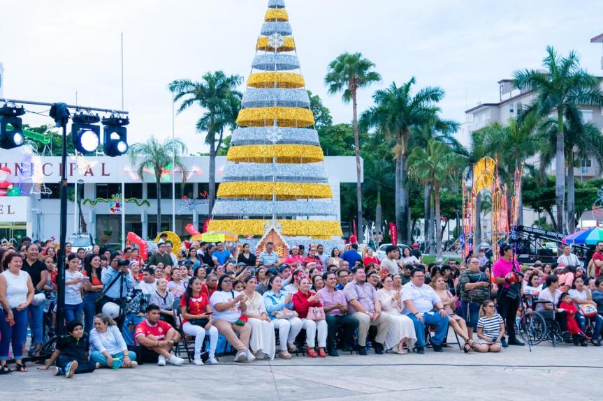 Las y los pequeños de los CENDIS 1, 2 y 3 enternecieron con su presentación navideña en el parque Quintana&nbsp;Roo