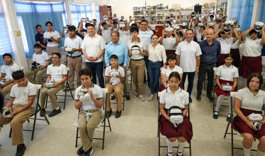 Ana Paty Peralta sensibiliza a estudiantes con experiencias en realidad&nbsp;virtual