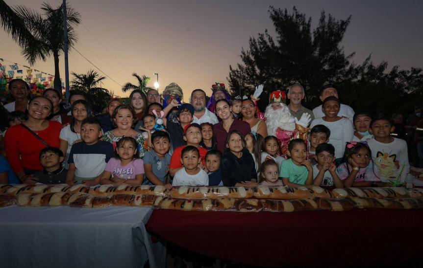 Ana Paty Peralta reúne a familias con la Rosca de Reyes más grande de&nbsp;Cancún