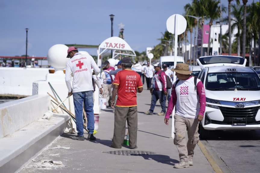 Chacón supervisa trabajos para el embellecimiento del malecón de&nbsp;Cozumel