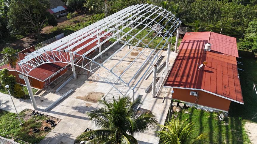 Avanzan los trabajos de construcción del Domo en la Telesecundaria de Pantera en Bacalar y se entregará en el mes de&nbsp;febrero