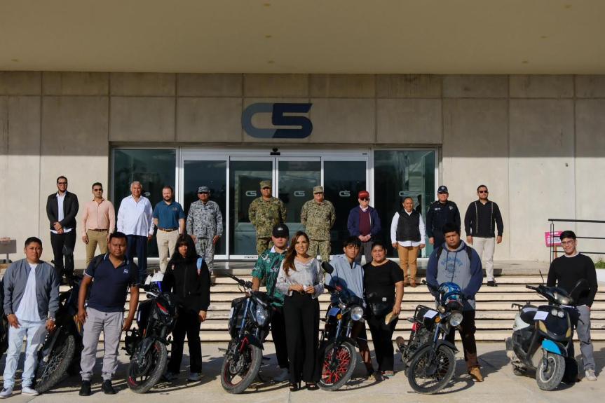 Entrega Mara Lezama 23 vehículos y motos recuperados por&nbsp;robo