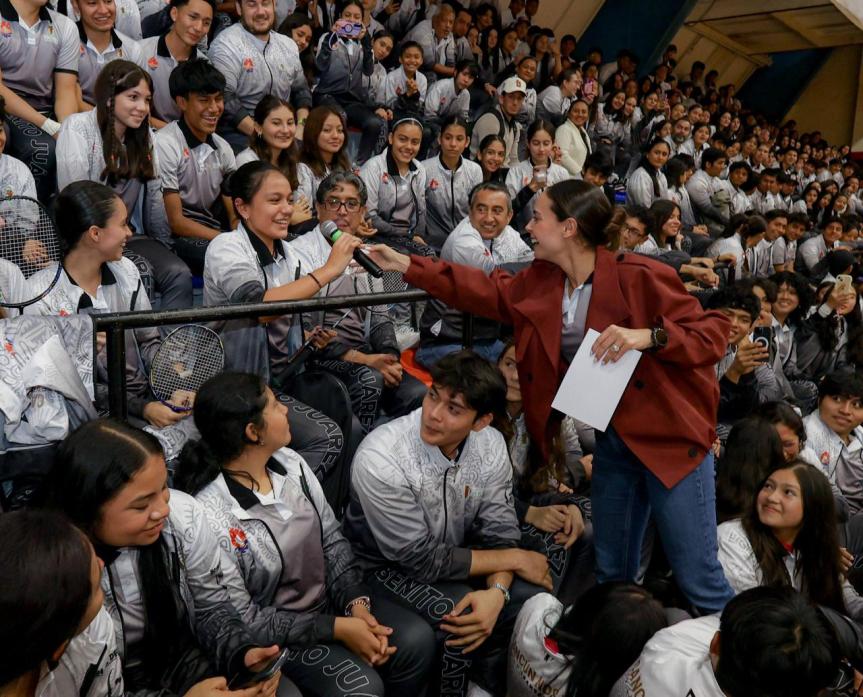 Refrenda Ana Paty Peralta su compromiso con los deportistas&nbsp;cancunenses