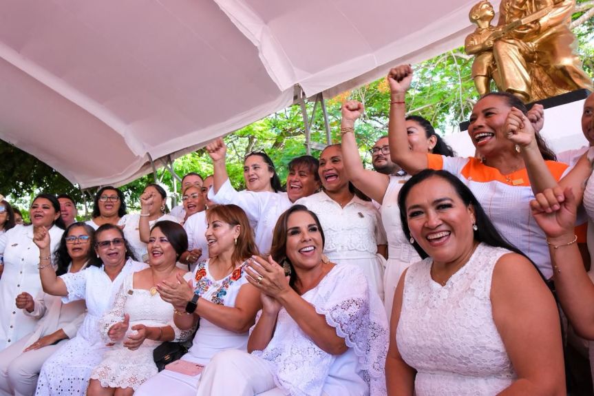 Rinde homenaje Mara Lezama a maestras y maestros por su contribución a la transformación de Quintana&nbsp;Roo