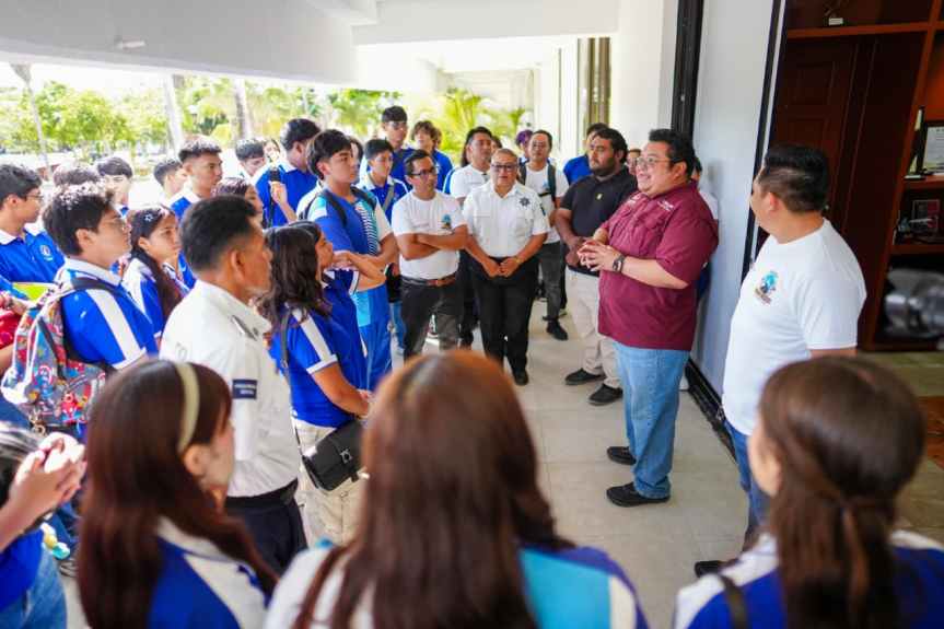 Gobierno de Cozumel impulsa la cultura vial en jóvenes del CETMAR&nbsp;33