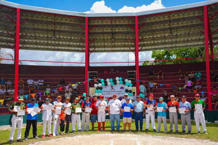 Chacón inaugura torneo de béisbol en el recién rehabilitado estadio Fidel&nbsp;Villanueva