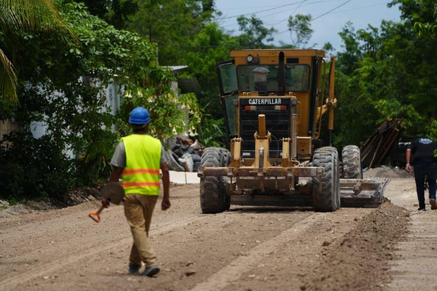 Chacón pone en marcha obra de pavimentación en la colonia Félix González&nbsp;Canto