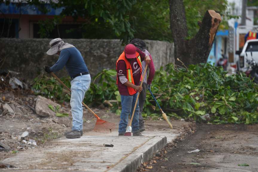 Chacón encabeza jornada Juntos Limpiamos Cozumel en la colonia Emiliano&nbsp;Zapata