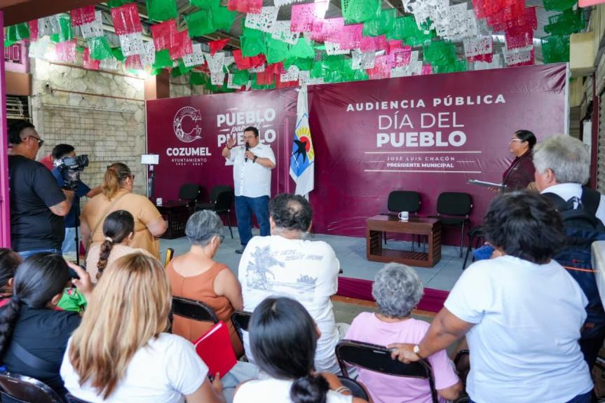 Chacón escucha y atiende de manera directa a las familias del&nbsp;Centro