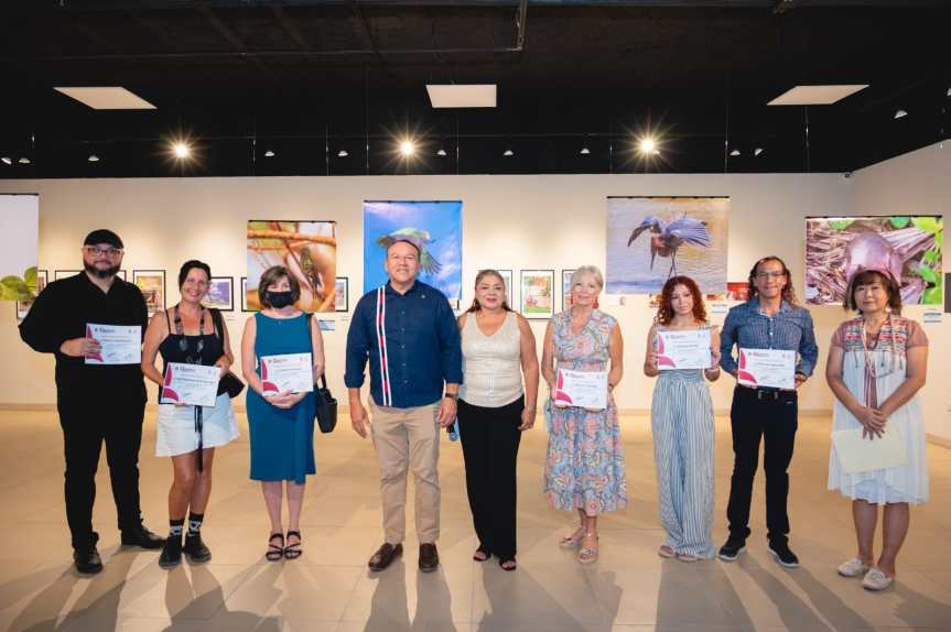 Inauguran en el Museo de la Isla la exposición colectiva fotográfica “Un mundo, siete&nbsp;miradas”