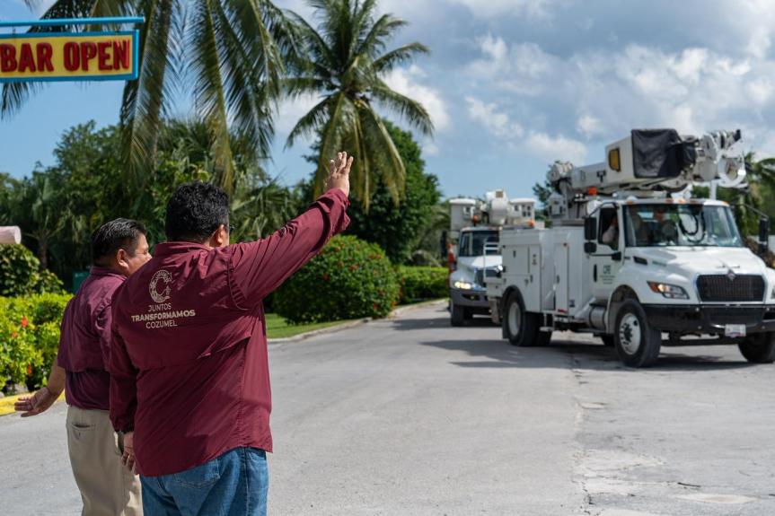Continúan los trabajos de mantenimiento de la red eléctrica; ahora avanzan en la Costera Sur de&nbsp;Cozumel