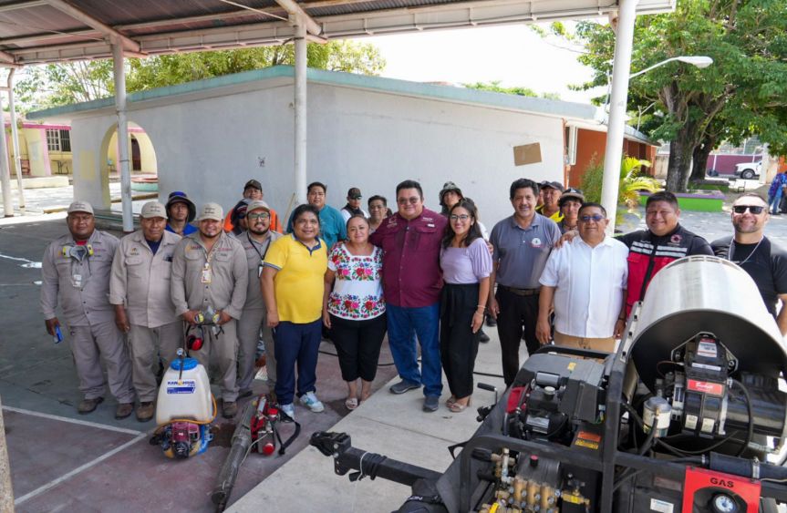 En Cozumel limpian y fumigan escuelas, previo al inicio de&nbsp;clases