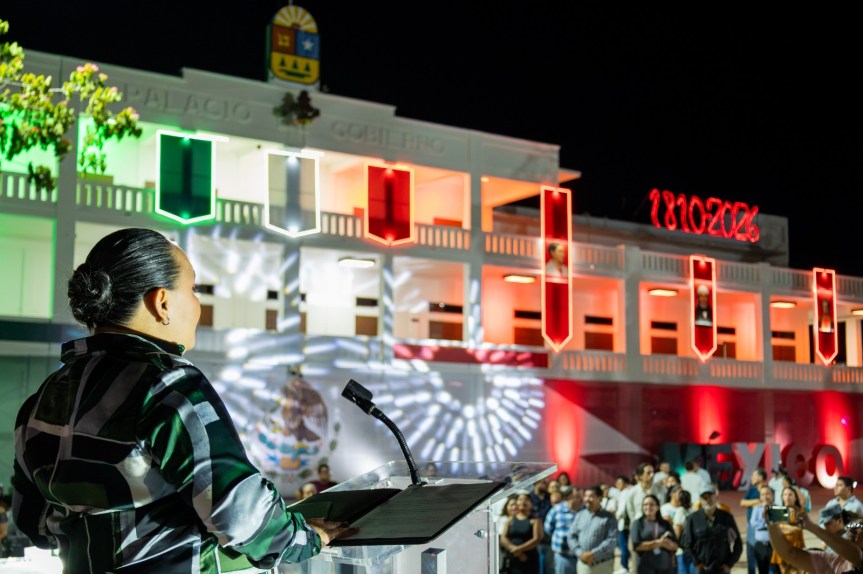 Enciende Gobierno de Quintana Roo las luces patrias del Palacio de Gobierno en&nbsp;Chetumal