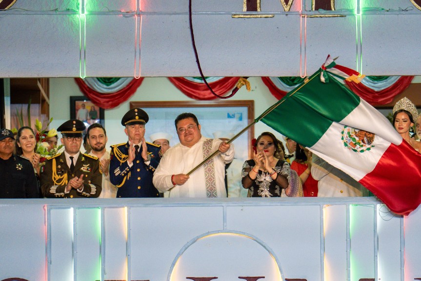 Chacón celebra junto al pueblo de Cozumel el 216 Aniversario del Inicio de la Independencia de&nbsp;México